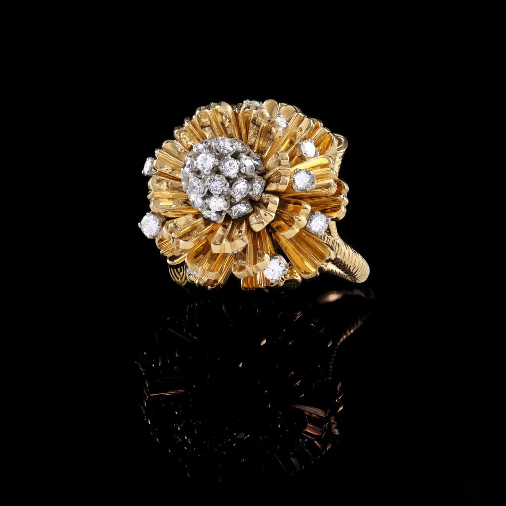 bague dorée fleur